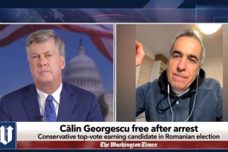 CAlin Georgescu acorda un interviu la the washinghton post imbracat intr-o tinuta non formala