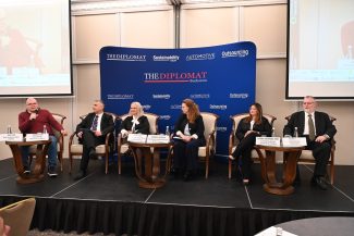 Adrian-Victor Vevera, Director General ICI București, susține un discurs despre digitalizare și sustenabilitate la Circular Economy Conference 2025.