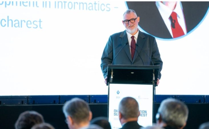 Adrian-Victor Vevera, Director General ICI București, susține un discurs despre transformarea digitală și lansarea DISB2025.