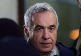 Judecătorii Curții Constituționale a României în proces de deliberare asupra unei contestații electorale