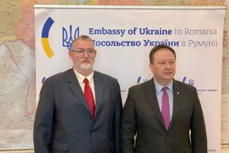 Întâlnire oficială între Adrian-Victor Vevera, director ICI București, și Ihor Prokopchuk, Ambasadorul Ucrainei, pentru dezvoltarea colaborării în domeniul diplomației cibernetice.