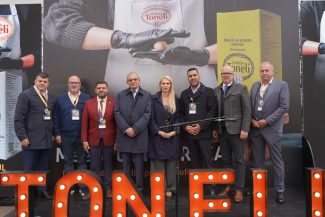 oficialii prezenți la inaugurarea Fabricii de Ouă Lichide Toneli în Dâmbovița