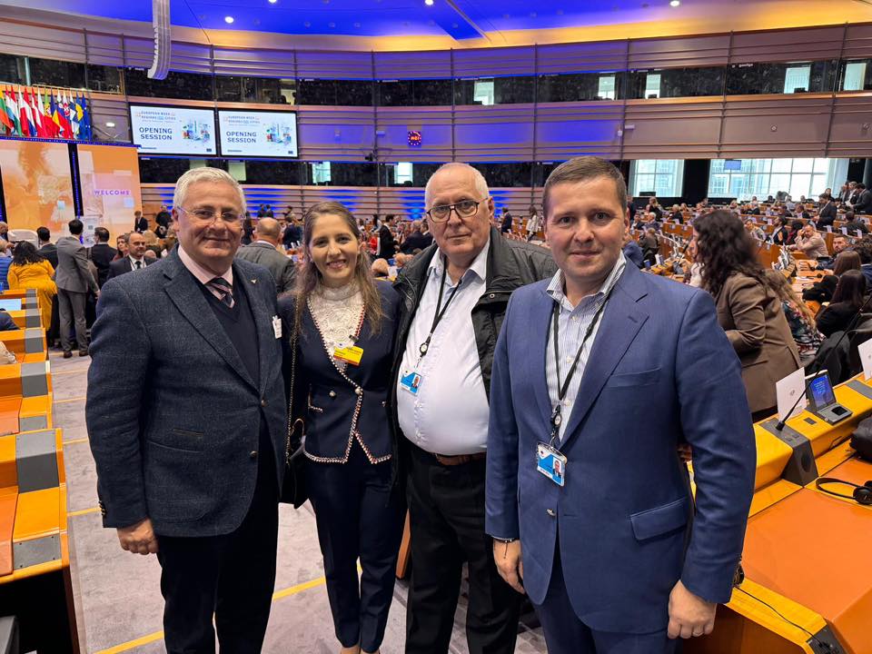 Reprezentanți români la Comitetul European al Regiunilor, alături de Corneliu Ștefan.