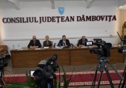 Corneliu Ștefan în conferința de presă a Consiliului Județean Dâmbovița