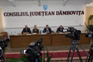 Corneliu Ștefan în conferința de presă a Consiliului Județean Dâmbovița