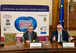 Adrian-Victor Vevera, Director General ICI București, alături de Sorin Cace, în cadrul Migration Forum 2025, discutând despre rolul tehnologiei în politicile de migrație și reintegrarea diasporei.