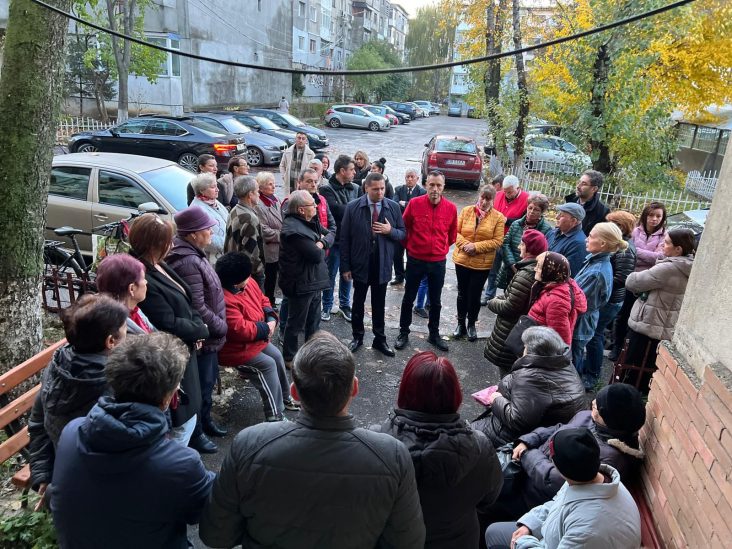 Corneliu Ștefan, președintele Consiliului Județean Dâmbovița, alături de echipa PSD în campania pentru alegerile locale din Găești.