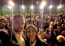 Mihai Enache și Anca Alexandrescu alături de susținători AUR la un eveniment electoral în București