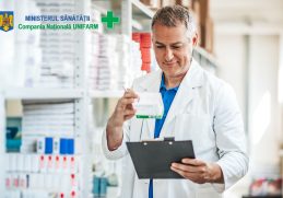 farmacist UNIFARM verificând medicamente într-un depozit al Companiei Naționale UNIFARM, simbol al calității și integrității în sistemul sanitar românesc