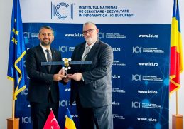 Adrian Victor Vevera alaturi de Orhan Koca, director general adjunct Türksat