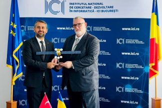 Adrian Victor Vevera alaturi de Orhan Koca, director general adjunct Türksat