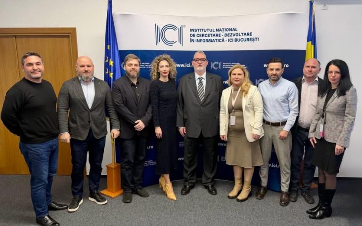 Adrian-Victor Vevera și echipa de lectori ICI București alături de absolvenții programului de analiză blockchain, în cadrul ceremoniei de înmânare a diplomelor, decembrie 2025.