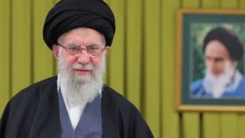 Liderul suprem iranian Ali Khamenei ameninţă, la începutul unor negocieri cu SUA, la Geneva, că un portavion american desfăşurat la Golful Persic poate fi scufundat