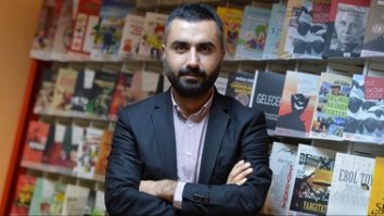 Un jurnalist de la Deutsche Welle, arestat în Turcia cu privire la ”insultarea preşedintelui” şi ”ştiri false”, după ce dezvăluie că Turcia se pregăteşte să repatrieze cetăţeni turci care fac parte din Statul Islamic
