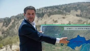 Bezalel Smotrich încurajează ”emigraţia” palestinienilor din Cisiordania şi Fâşia Gaza, cu scopul stabilirii ”suveranităţii” Israelului. ”Vom elimina ideea unui stat arab terotist”. ”Vom anula, în mod oficial şi concret, blestematele de Acorduri de la Osl