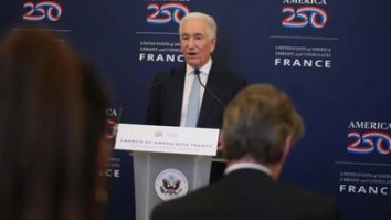 Ambasadorul SUA în Franţa Charles Kushner, sancţionat după ce ”nu s-a prezentat” la o convocare la Quai d’Orsay, în urma unor comentarii ale administraţiei Trump cu privire la moartea activistului naţionalist Quentin Deranque