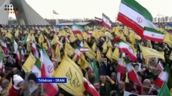 Puterea iraniană, sub presiunea americană, sărbătoreşte aniversarea Revoluţiei Islamice. După mari defilări, noaptea s-au auzit lozinci anti-Khamenei, umbrind sărbătoarea regimului mollahilor - VIDEO