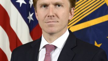 Şeful departamentului pentru politici al Pentagonului cere ca NATO să se bazeze pe „parteneriat, nu pe dependenţă”. Elbridge Colby este considerat „eminenţa cenuşie” din spatele retragerii trupelor americane din Europa