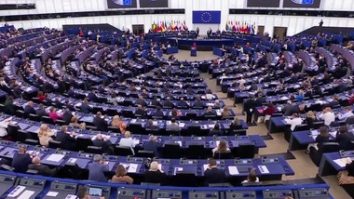 POLITICO: Parlamentul European se pregăteşte pentru remanierea de la jumătatea mandatului. Lupta şi manevrele pentru posturi influente au început deja, chiar dacă schimbarea va avea loc abia peste un an