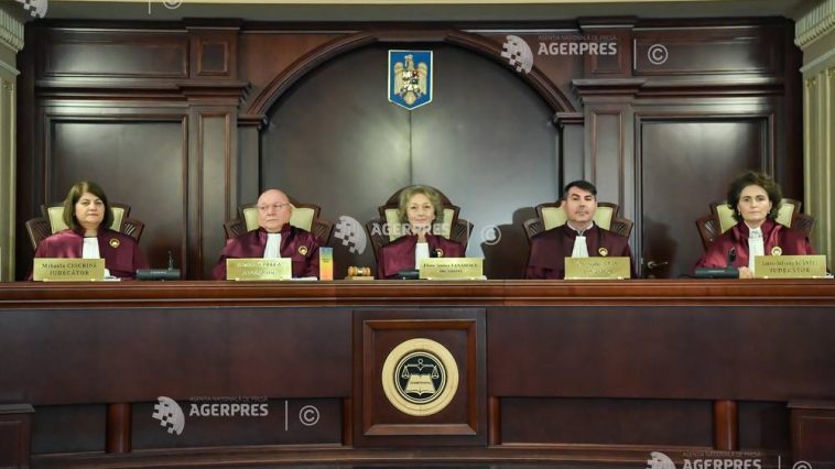 CCR: Sesizarea președintelui Nicușor Dan în cazul legii privind utilizarea plajei Mării Negre - amânată