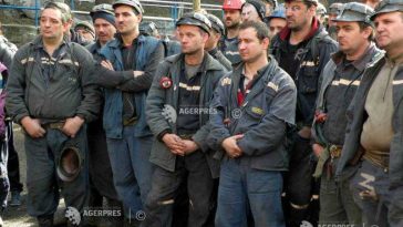 Gorj: Sute de mineri protestează la Târgu Jiu, în fața sediului Complexului Energetic Oltenia