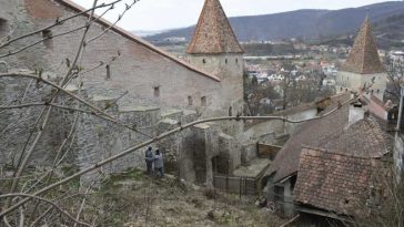 Mureș: Restaurarea a trei porțiuni din zidul Cetății Sighișoara, unele prăbușite, finalizată până în aprilie