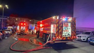 Bacău: O femeie a murit într-un incendiu care i-a cuprins apartamentul; peste 100 de oameni, evacuați