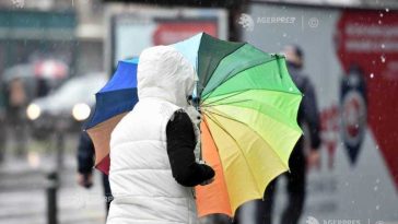 Intensificări ale vântului, ploi moderate și scădere a maximelor termice în București, până luni dimineața (meteo)