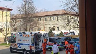 Copilul de 5 luni rănit în accidentul din judeţul Neamţ, în stare gravă / A suferit politraumatism sever, arsuri de gradele II, III şi IV şi traumatism craniocerebral cu contuzii hemoragice / Stabilizat la Bacău a fost transferat la Bucureşti