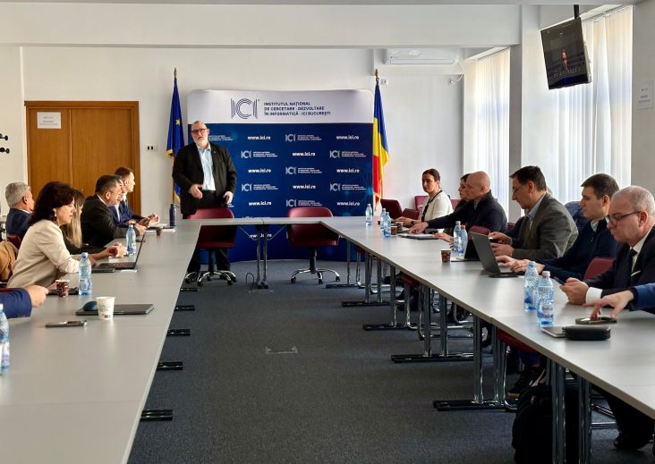 Adrian-Victor Vevera susținând intervenția la masa rotundă organizată de ICI București privind viitorul industriei europene de apărare