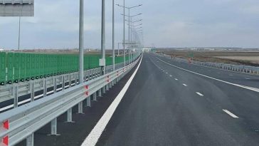 Trafic blocat pe ambele sensuri ale A3, în zona localităţiii Gruiu, din cauza unei cisterne care s-a răsturnat şi a rupt parapetul/ CNAIR: Este pericol de explozie