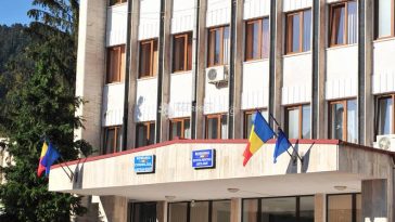 Neamț: Aproximativ 1.100 de posturi ar trebui reduse în administrația locală, potrivit Prefecturii