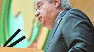 Aviaţia israeliană provoacă panică la Beirut, în timp ce secretarul general al ONU se află acolo „în semn de solidaritate cu poporul libanez”. Opt morţi într-un raid în sudul ţării