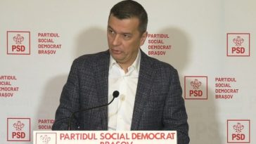 Grindeanu: I-aş invita un pic la decenţă pe colegii de la PNL şi USR. Avem pretenţia să se abţină a ne da lecţii, noi decidem pentru noi / Să vorbeşti de aroganţă venind dinspre Palatul Victoria, e un pic chiar de râs, dacă nu de plâns