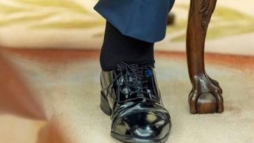 Trump se ”amuză” oferindu-le secretarilor săi aceeaşi marcă şi model de pantofi