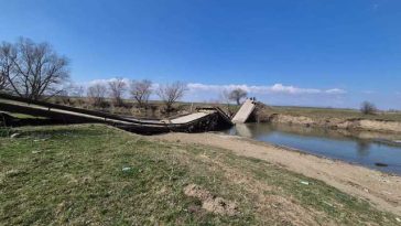 Pod care face legătura între judeţele Covasna şi Braşov, surpat / Circulaţia în zonă nu este posibilă / Rută alternativă