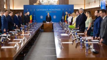 Moment de reculegere în memoria lui Mircea Lucescu la începutul ședinței de Guvern