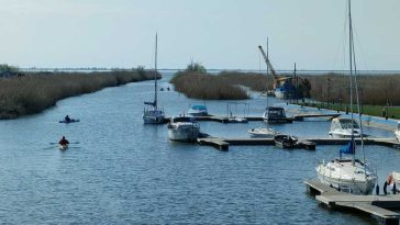 REPORTAJ Tulcea: Plimbările cu caiacul au deschis sezonul turistic în Deltă