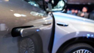Vânzările de automobile electrice au explodat pe principalele piețe europene pe fondul scumpirii benzinei