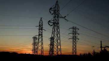 AIE: Cererea globală de electricitate a crescut în 2025, odată cu avansul vehiculelor electrice și a centrelor de date