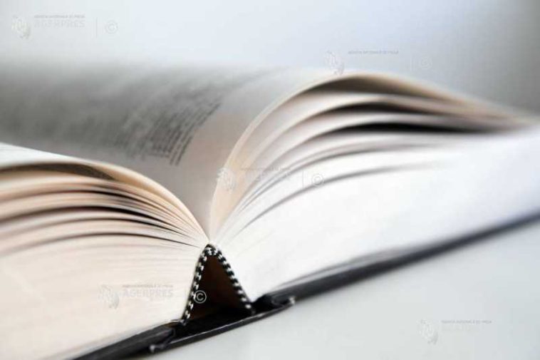 Ziua Bibliotecarului din România/Bibliotecarii transformă discret biblioteca dintr-un spațiu al rafturilor de cărți în huburi comunitare