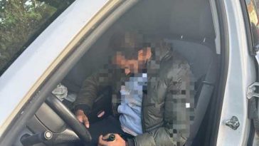 Gorj: Tânăr prins în timp ce dormea în unul dintre autoturismele din care încercase să fure