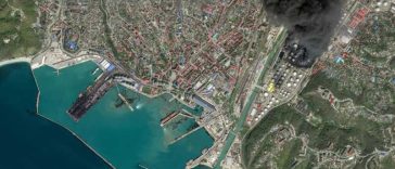 Ploaie neagră pe coasta rusă a Mării Negre, după un atac ucrainean asupra unei rafinării