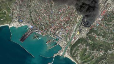 Ploaie neagră pe coasta rusă a Mării Negre, după un atac ucrainean asupra unei rafinării