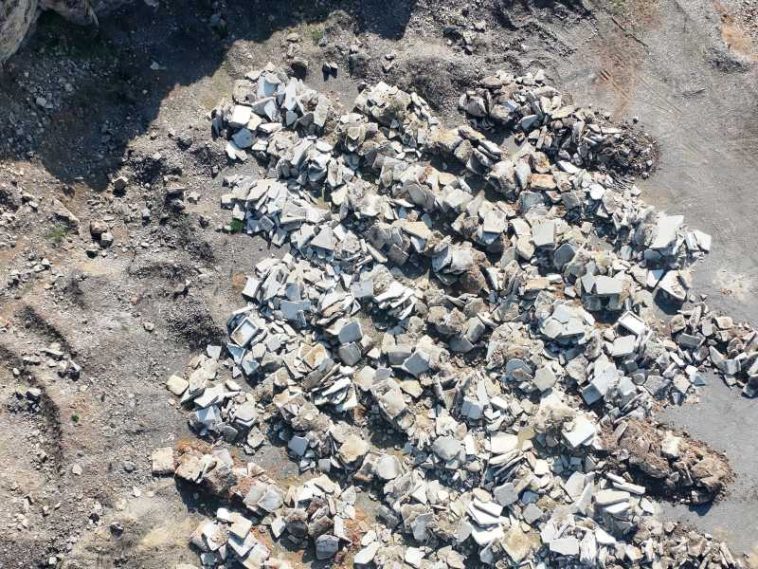 Arad: Sute de tone de deșeuri din construcții, descoperite cu drona; o firmă a fost amendată cu 70.000 de lei