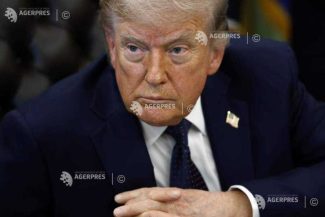 Trump îl amenință pe Starmer cu o taxă vamală mare, dacă nu renunță la taxa pentru servicii digitale