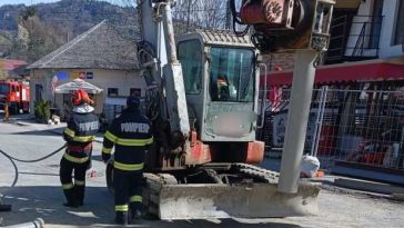 Argeș: Conductă de gaze avariată în timpul unor lucrări, la Rucăr; peste 100 de persoane – evacuate preventiv