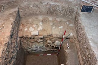 Vâlcea: O biserică veche de piatră, posibil ctitorie a lui Mircea cel Bătrân, descoperită în centrul Râmnicului