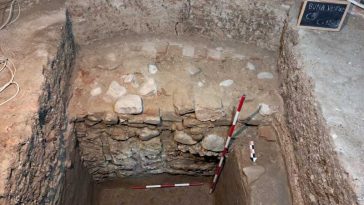 Vâlcea: O biserică veche de piatră, posibil ctitorie a lui Mircea cel Bătrân, descoperită în centrul Râmnicului