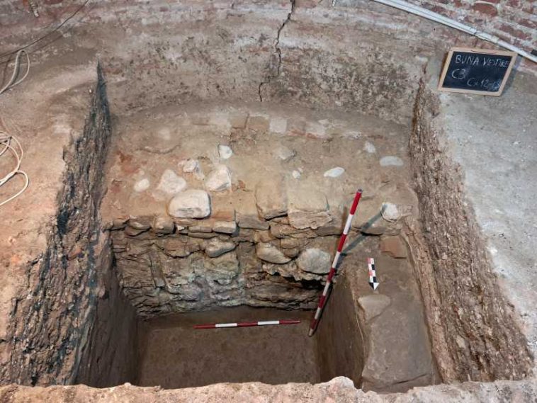 Vâlcea: O biserică veche de piatră, posibil ctitorie a lui Mircea cel Bătrân, descoperită în centrul Râmnicului